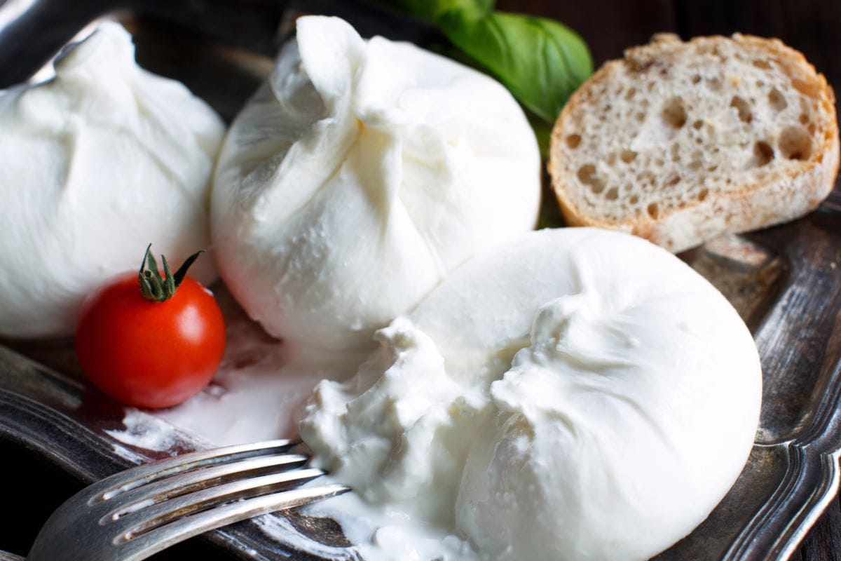 Burrata with tomatoesKarissaa