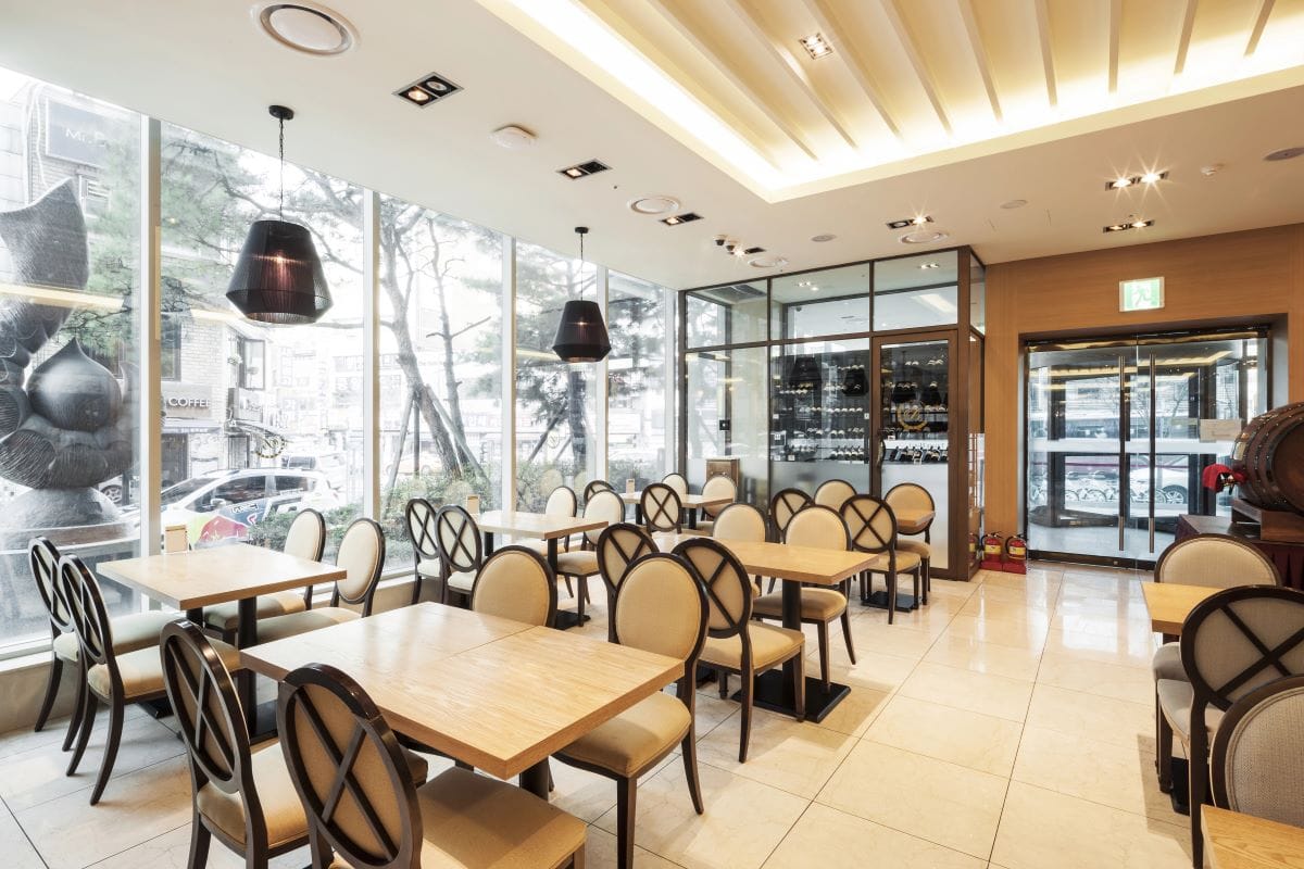 Cafe interiorEarlyspring 1