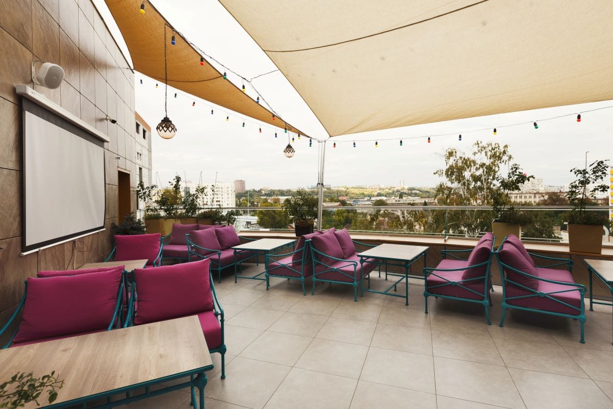 Cafe pink interiorMilkos