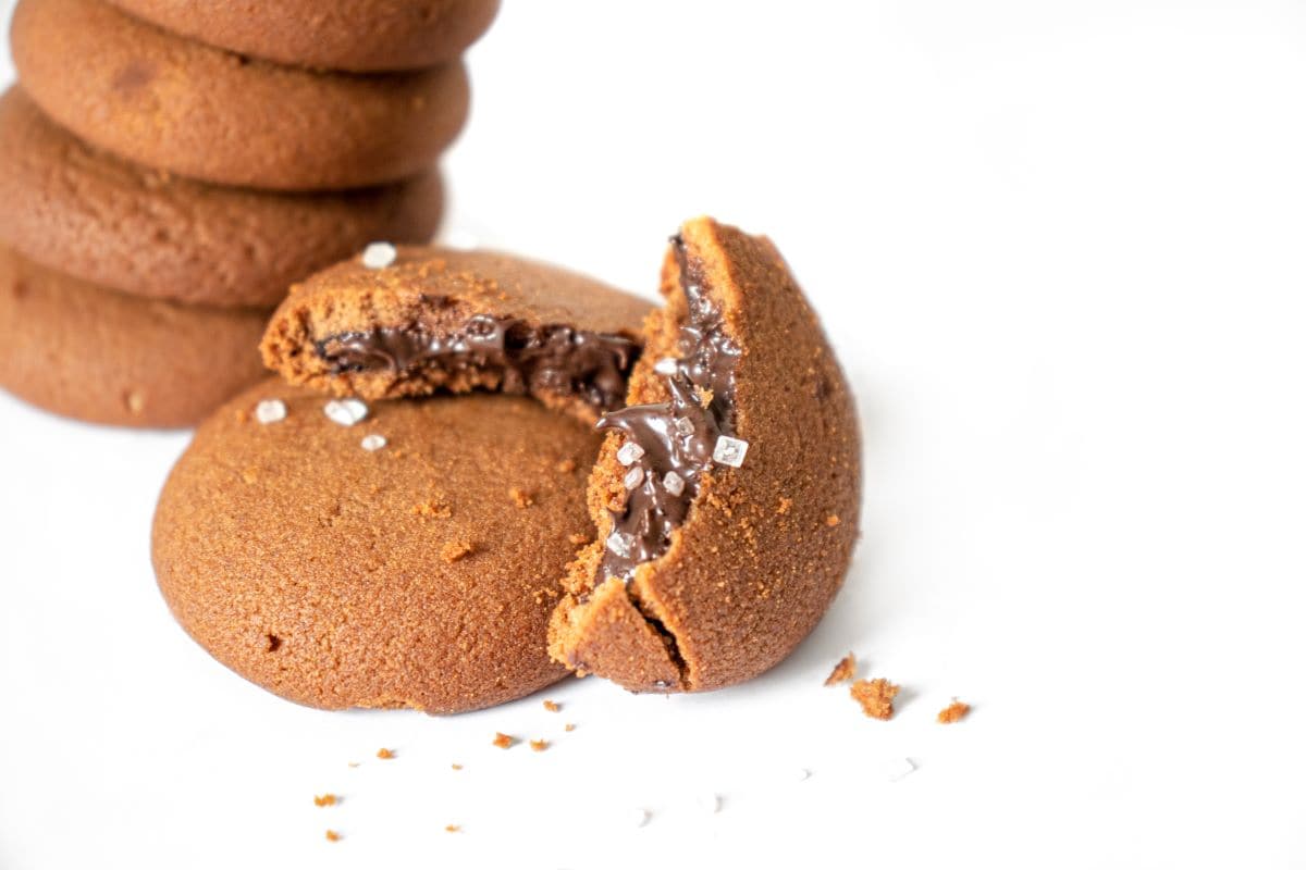 Cookies with chocolate fillingArtsandeep