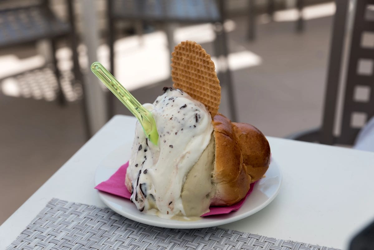 Croissant ice creamFpwing c