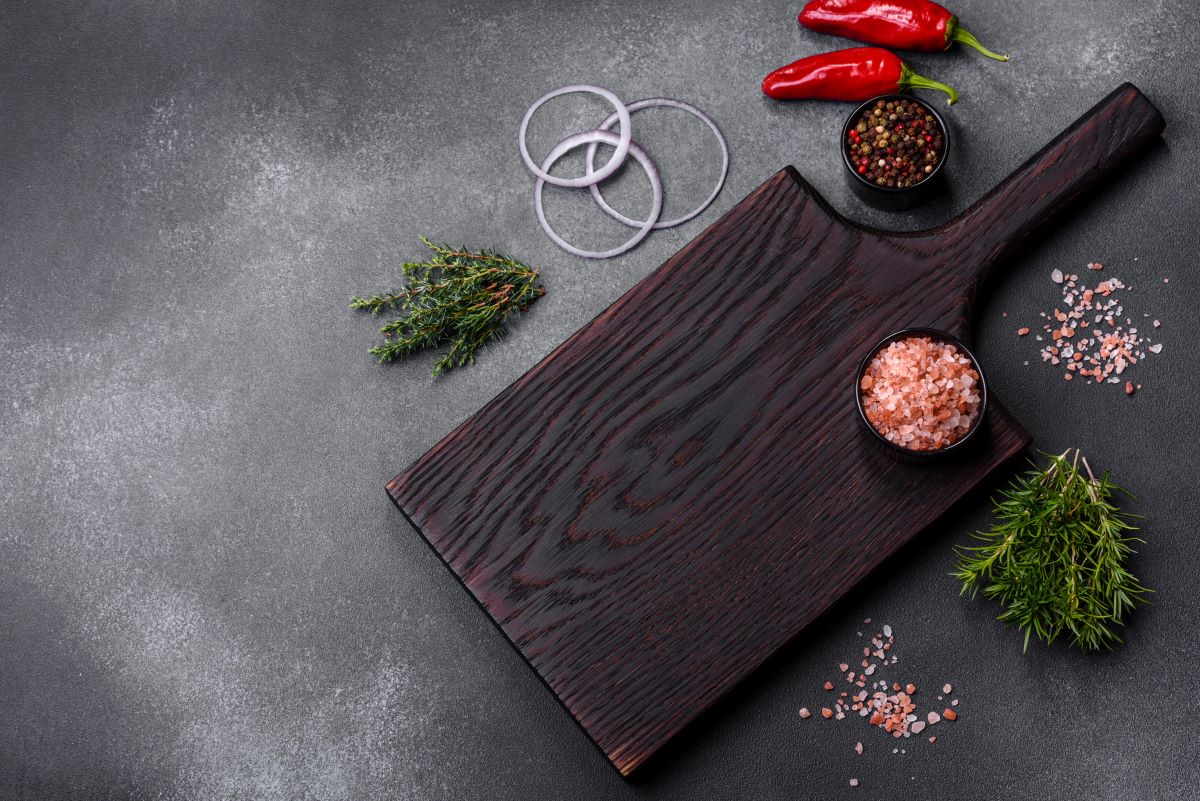 Cutting board with saltTetianaChernikova