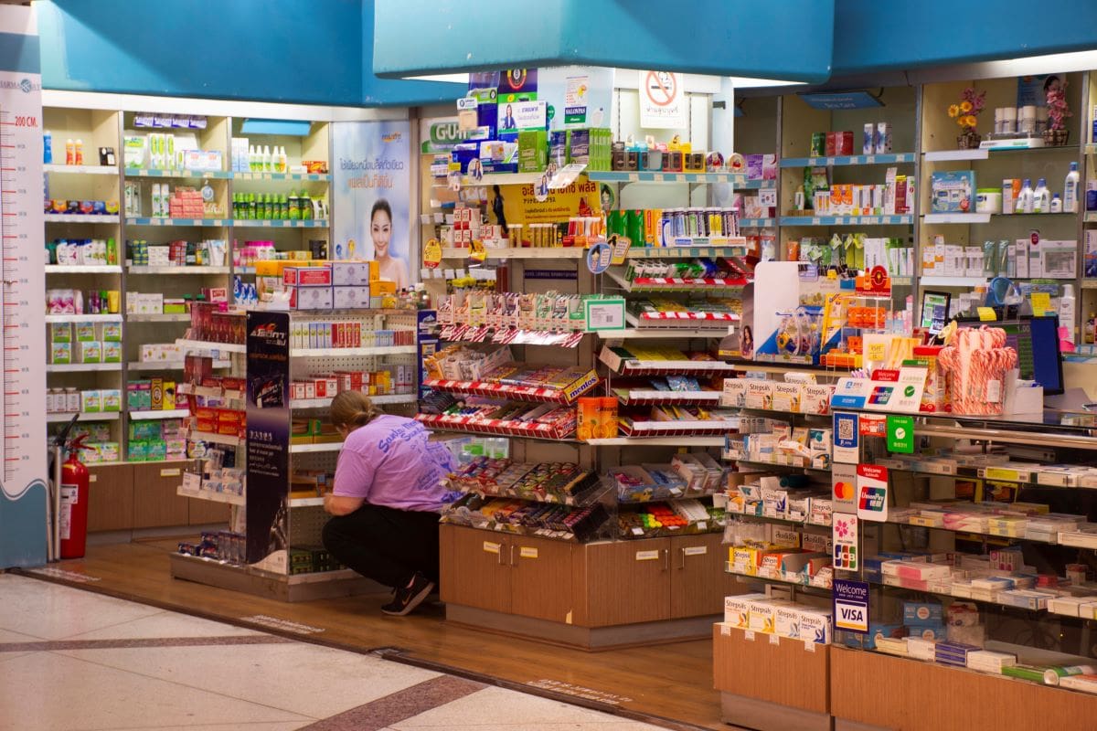 Drug and food storeAnirut