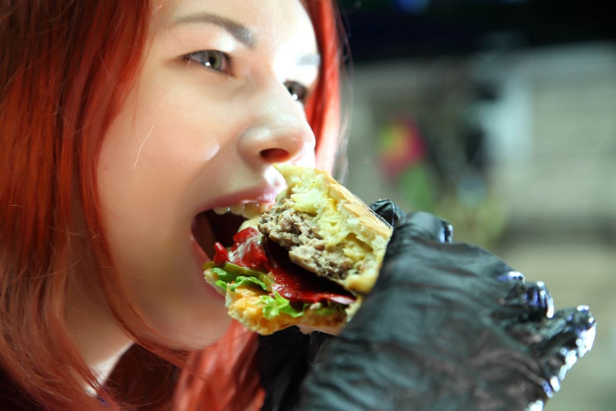 Eating hotdog in publicMastervideo