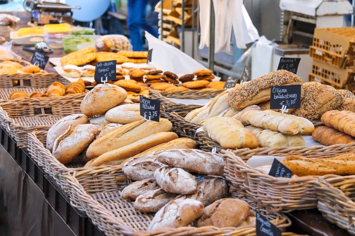 Fresh loaves in farmers marketNicknick ko