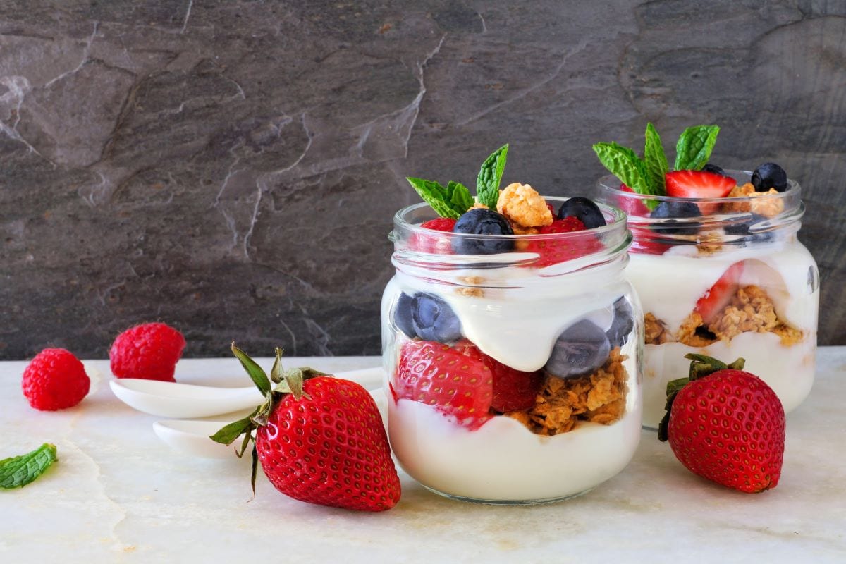 Greek yoghurt parfaitJeniFoto