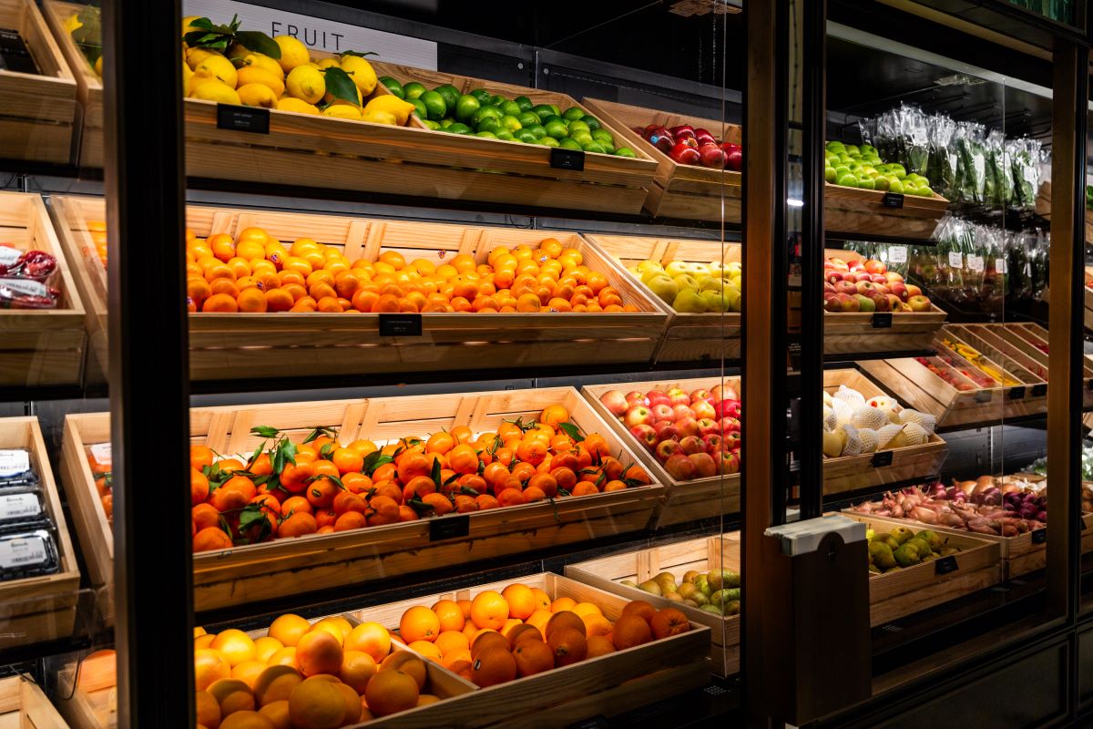 Grocery store with fruitsMykola