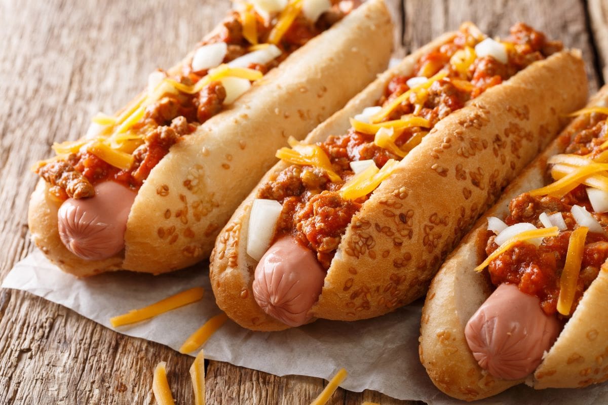 Hotdog with toppingsLenyvavsha