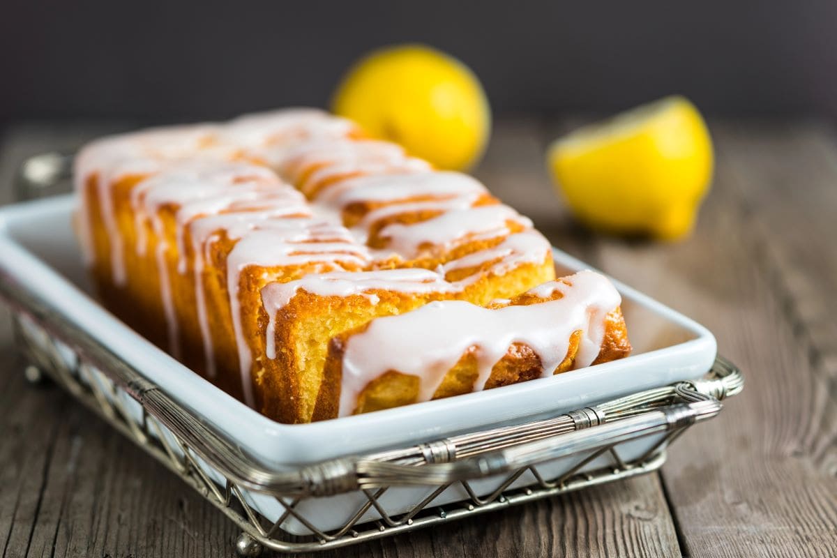 Lemon Drizzle Loaf CakeDr911