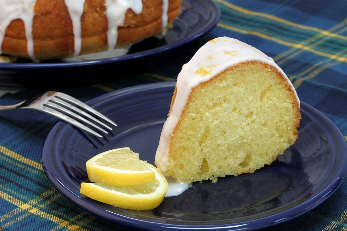 Lemon pound cakeRojoimages