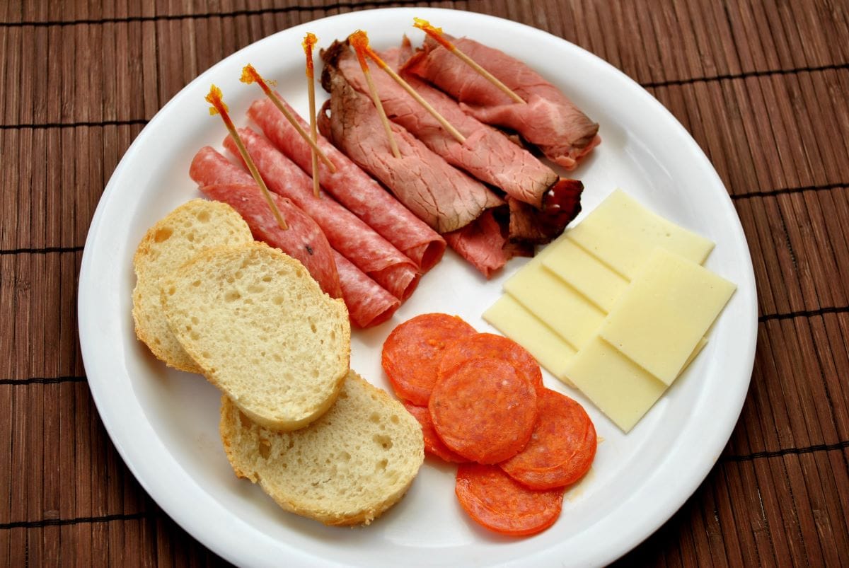Meat and cheese platterBandd