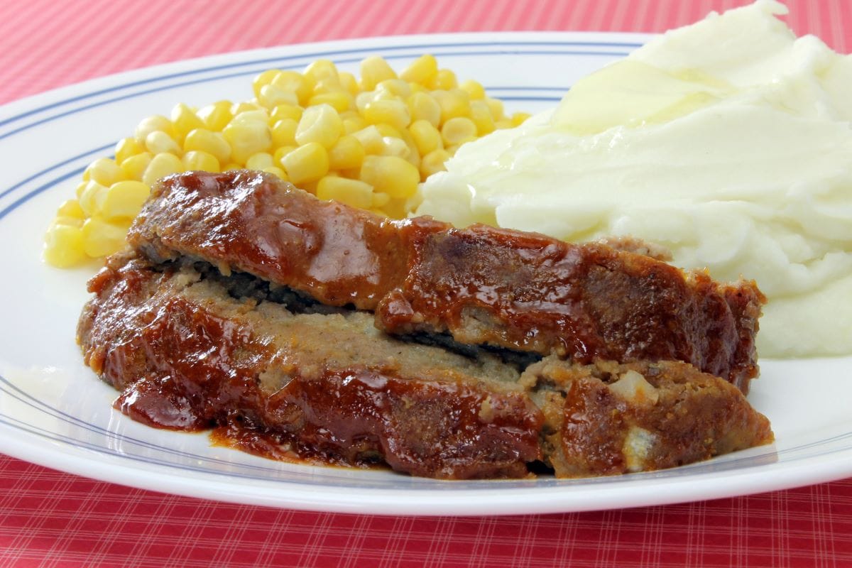 Meatloaf with mashed potatoesDonmarvin