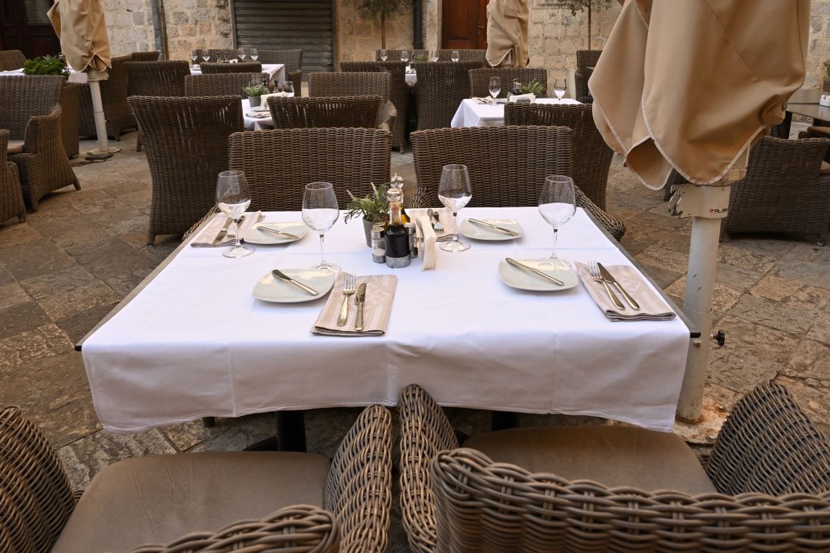 Outdoor patio restaurantVIVOOO 1