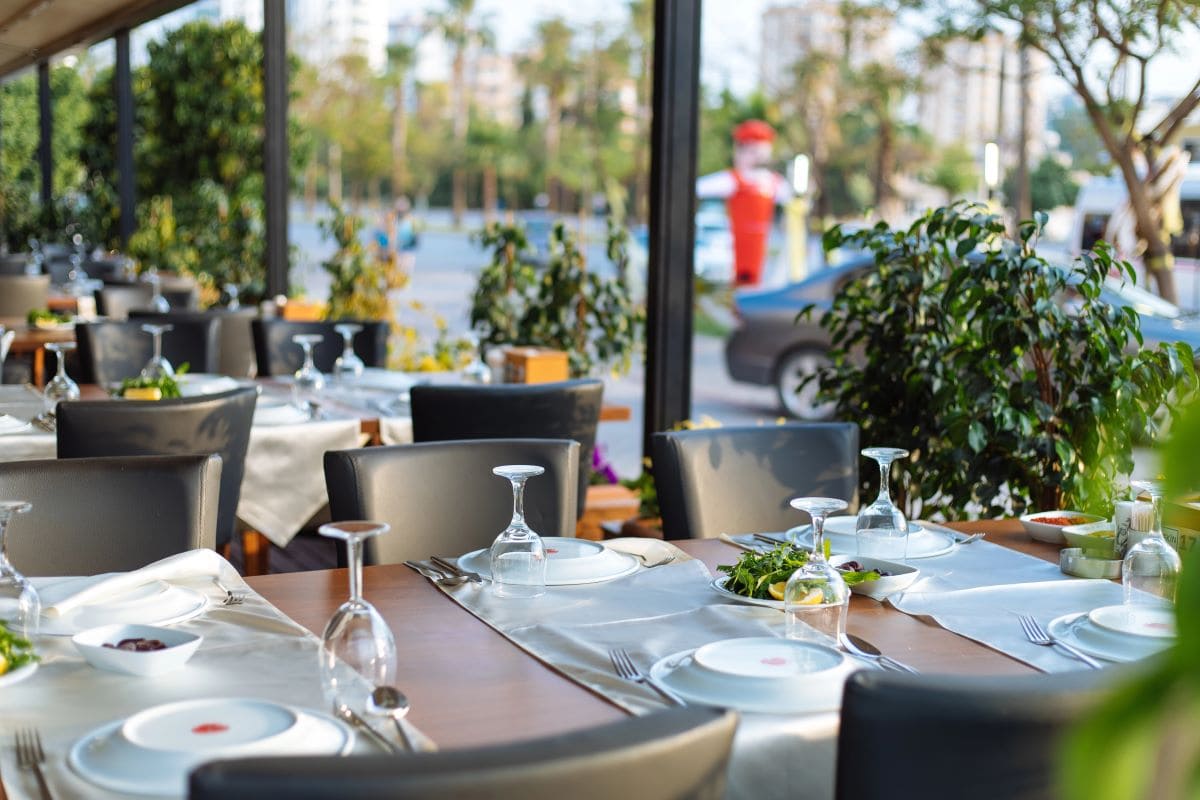 Outdoor restaurant2Htanak