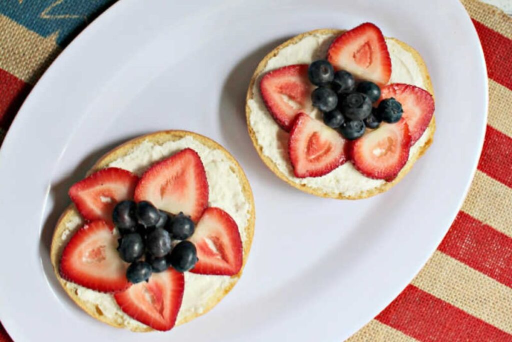 Patriotic 4th of July Breakfast Bagels by Mommy Evolution