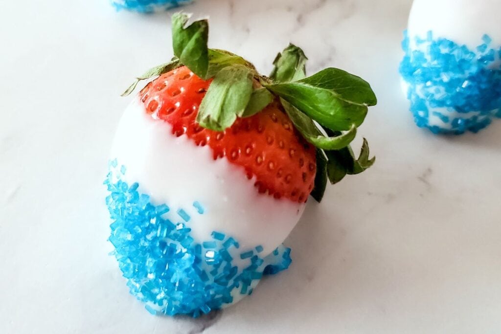 Patriotic White Chocolate Covered Strawberries by Finding Time to Fly