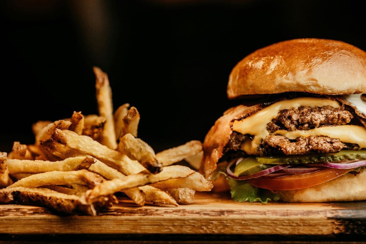 Quadruple burger pexels jonathanborba