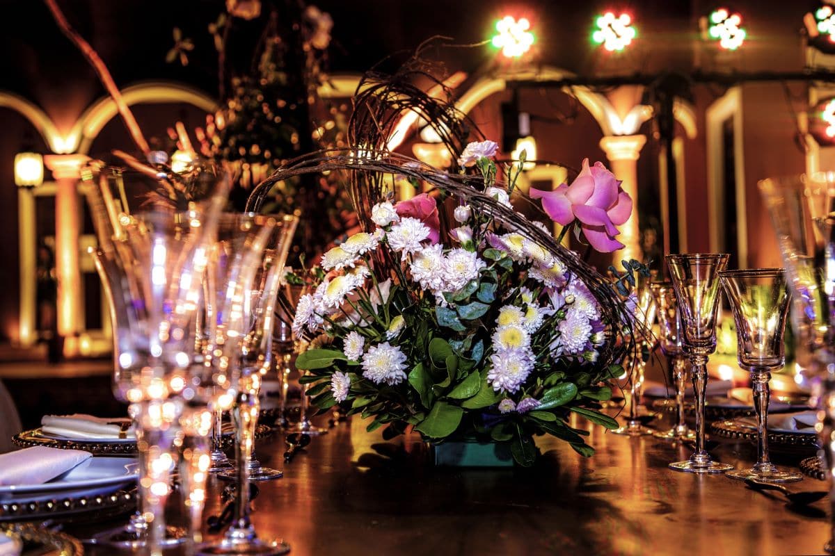 Restaurant interior with flower arrangementPhotoarrizurieta@gmail.com