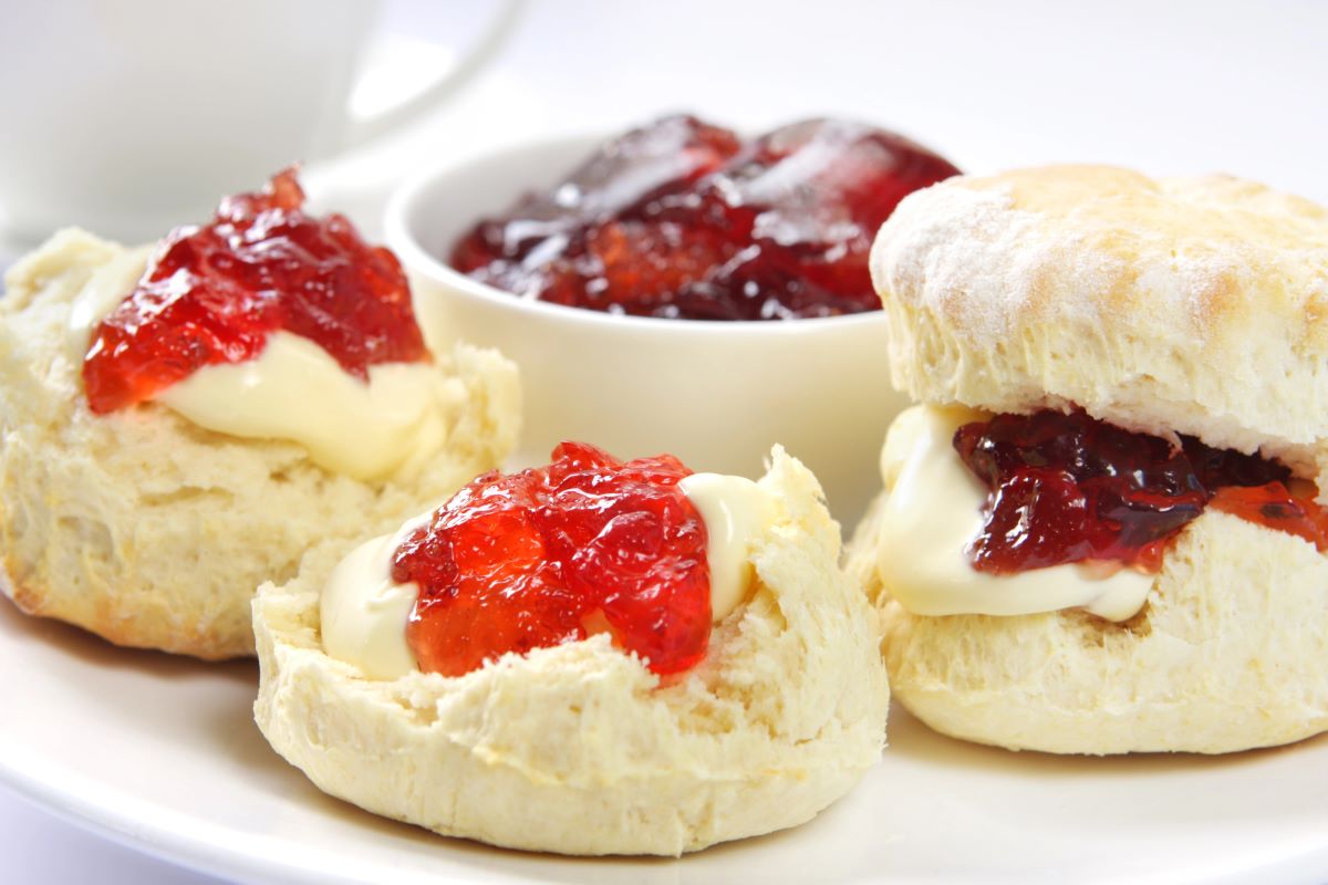 Scones with jam and whipped creamRobynmac
