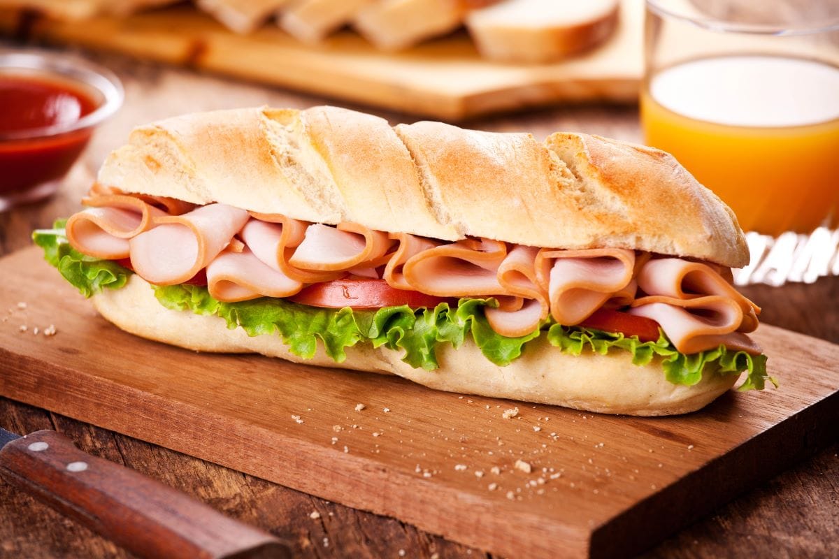 Smoked turkey sandwichMpessaris