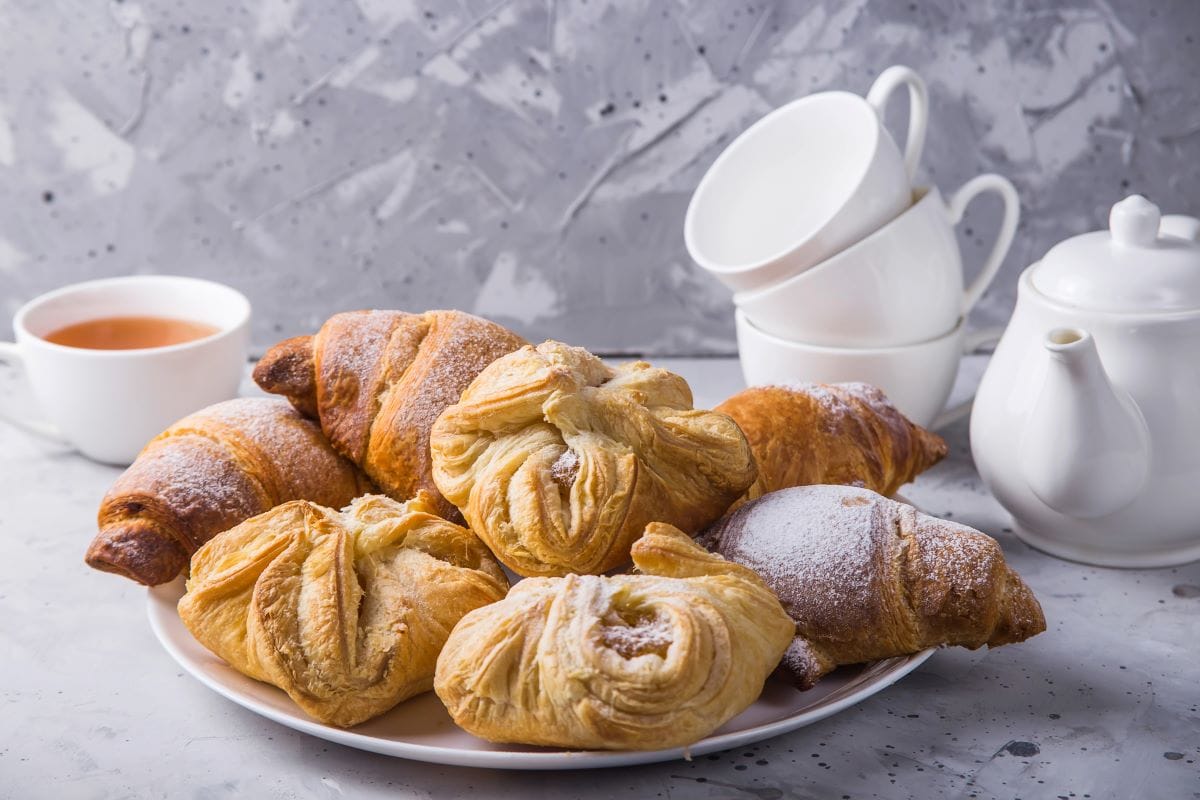 Tea and pastriesSvitlini