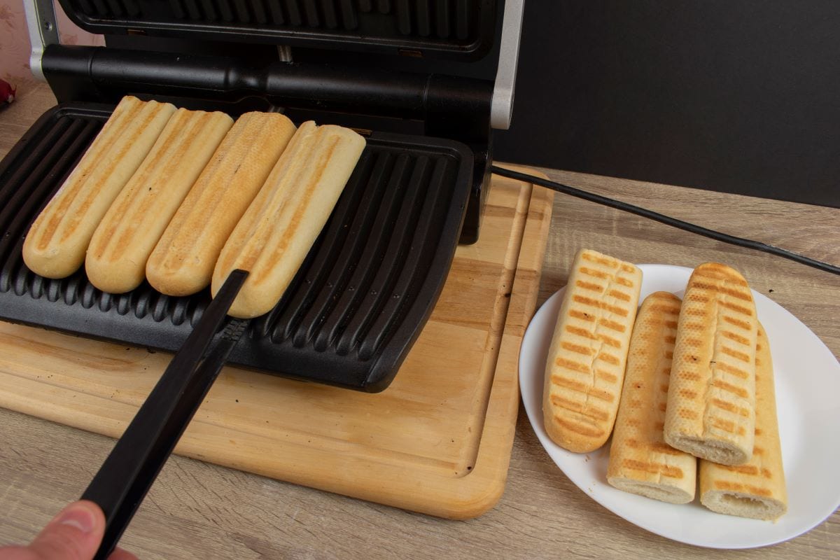 Toasting hotdog bunsVLMediaUHD
