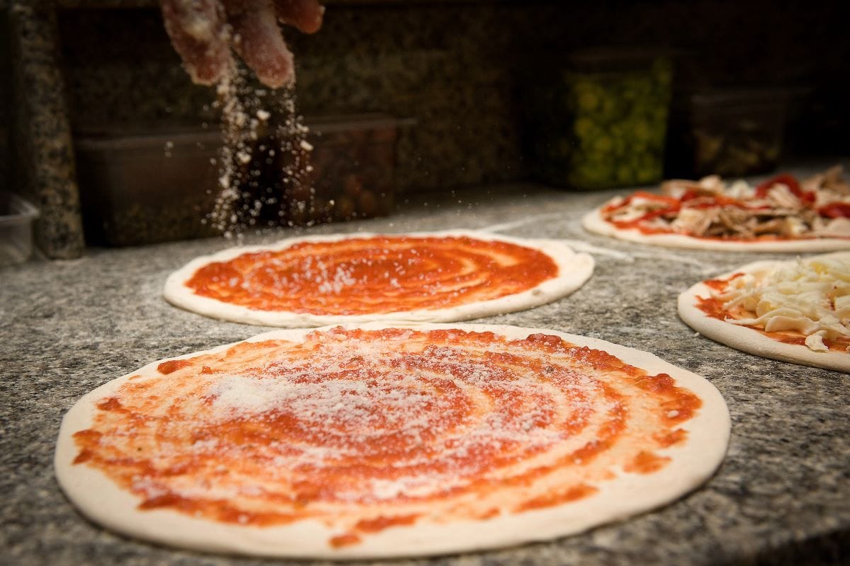 Tortilla Pizzas with Jarred Sauce and Shredded CheeseFRANKVPHOTOS