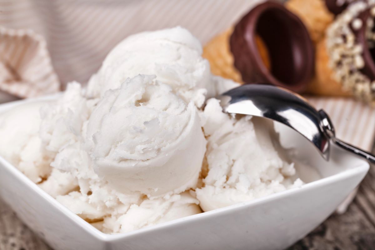 Vanilla ice cream and oilGresey