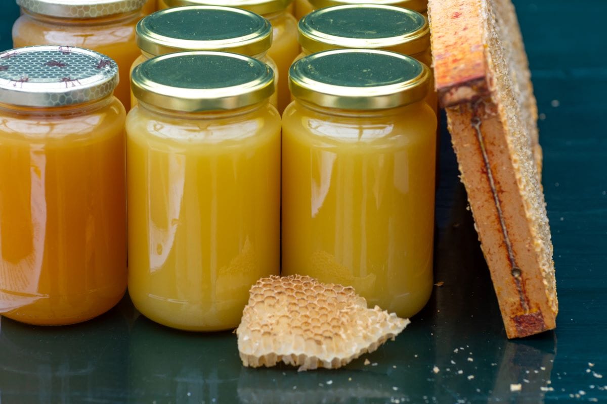 honey in jarFoto