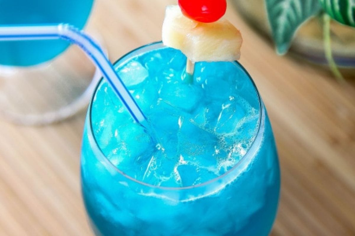 25 Patriotic Drinks That Are Red, White, Blue, and Boozy (or Not