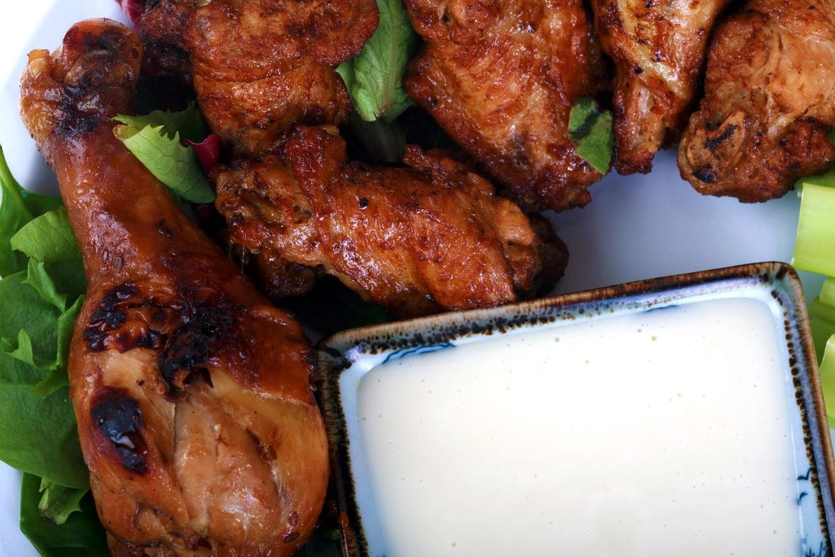 Buffalo Wings with Blue Cheese DressingMikeledray