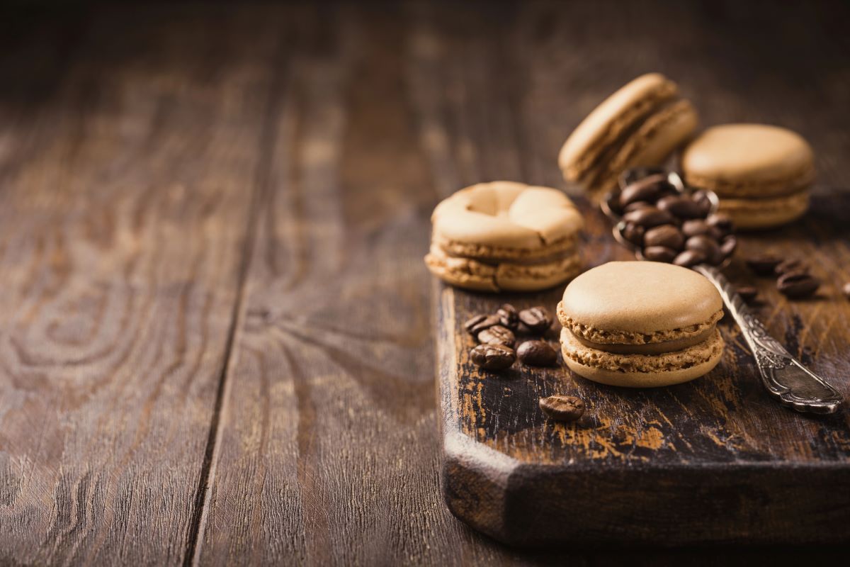 Caramel macaron