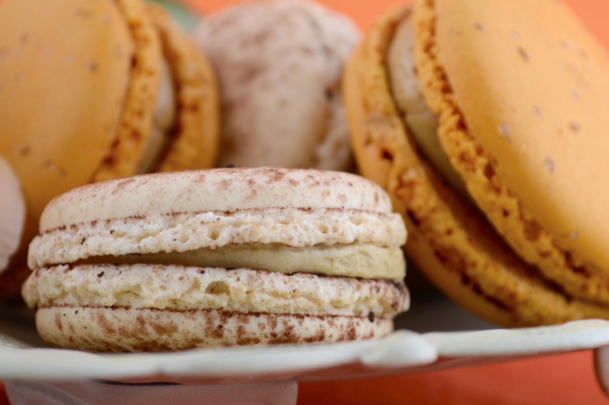 Caramel macaron2