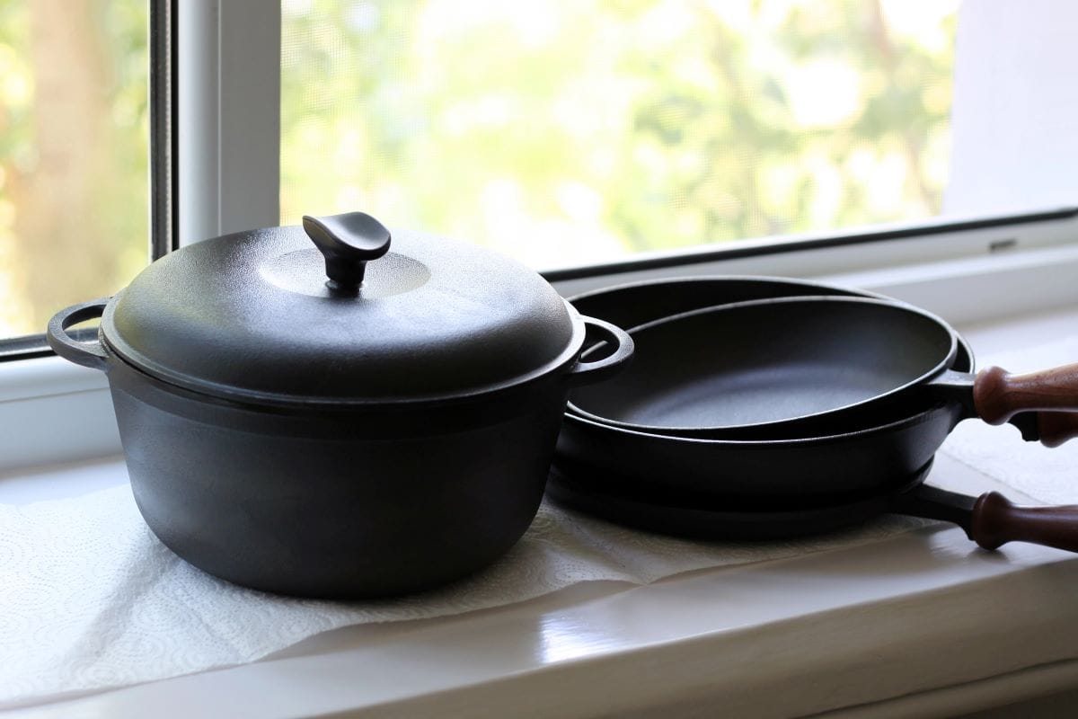 Cast iron cookwareIiliya