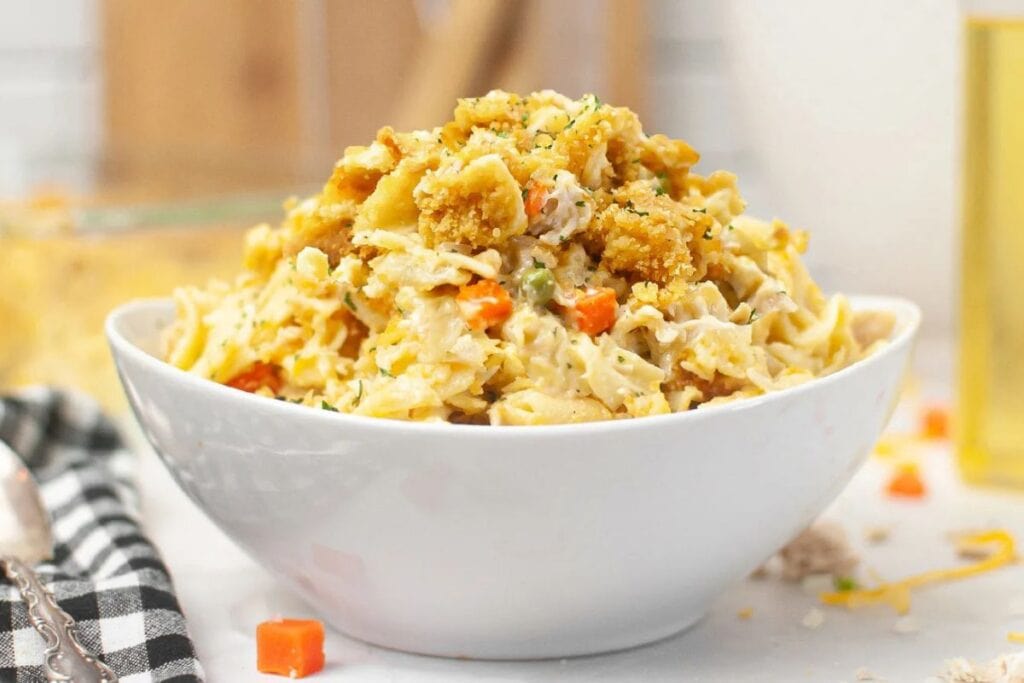 Chicken Noodle Casserole by Trop Rockin