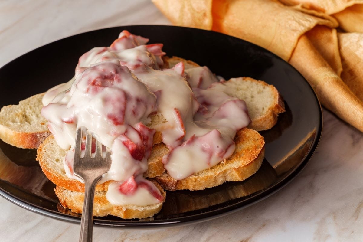 Chipped Beef on ToastEzumeimages