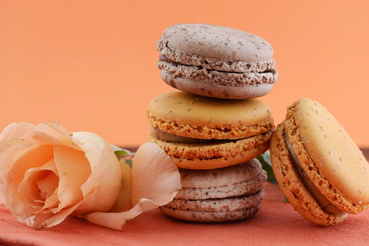 Chocolate macaron
