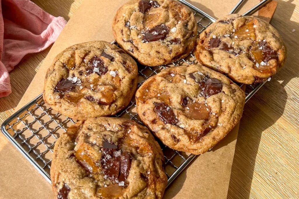 Crispy Caramel Chocolate Chip Cookies by Snacking Emily