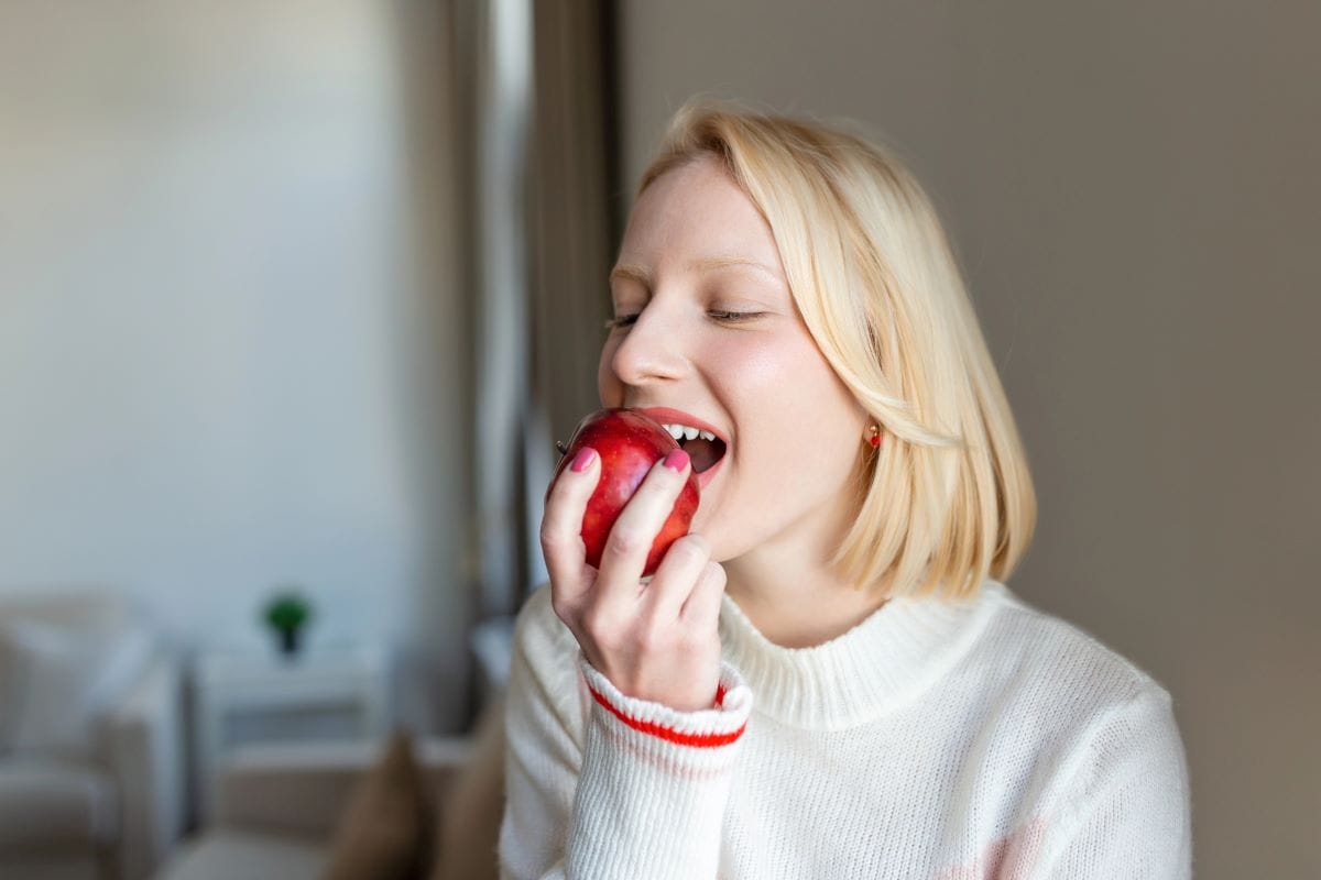Crunching on fresh appleRoyalty