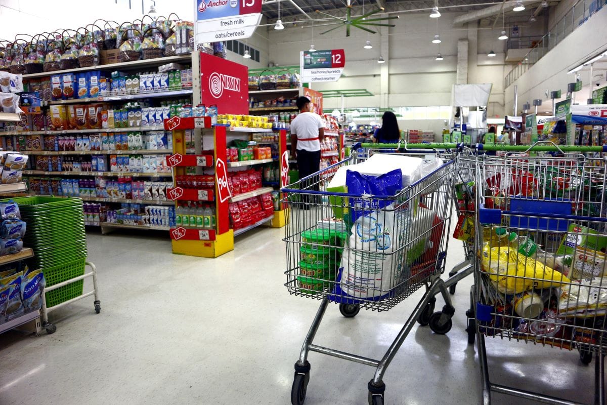 Grocery carts in storeJunpinzon