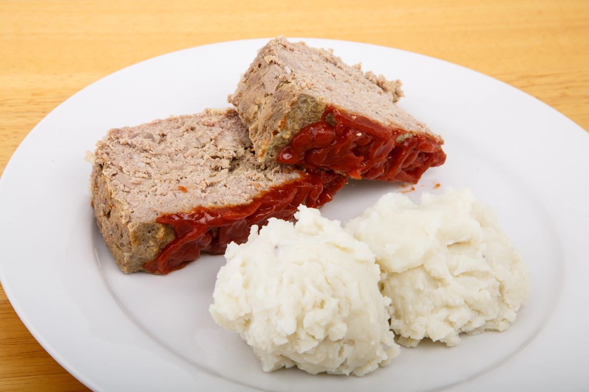 Meatloaf with Mashed PotatoesDbvirago