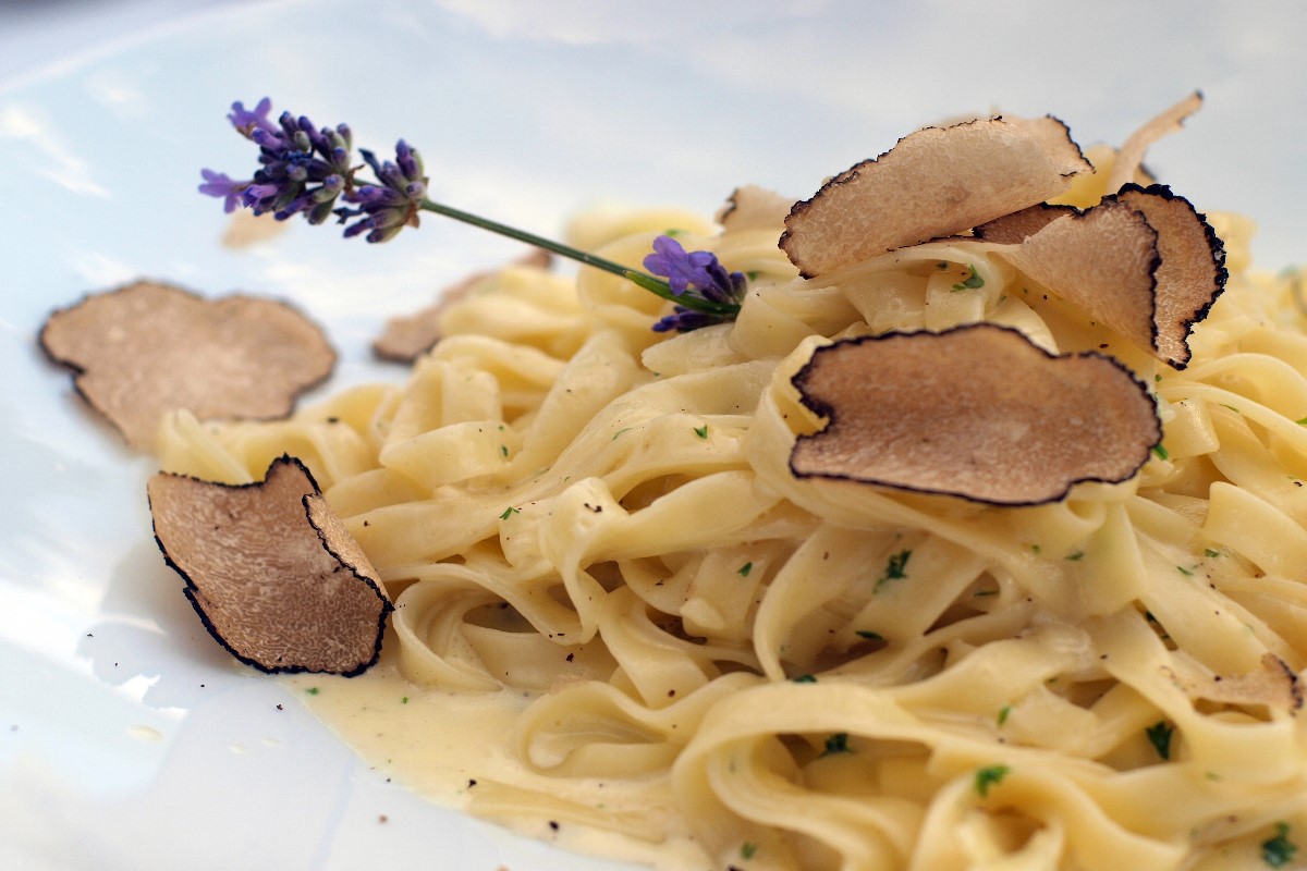 Pasta with white truffles