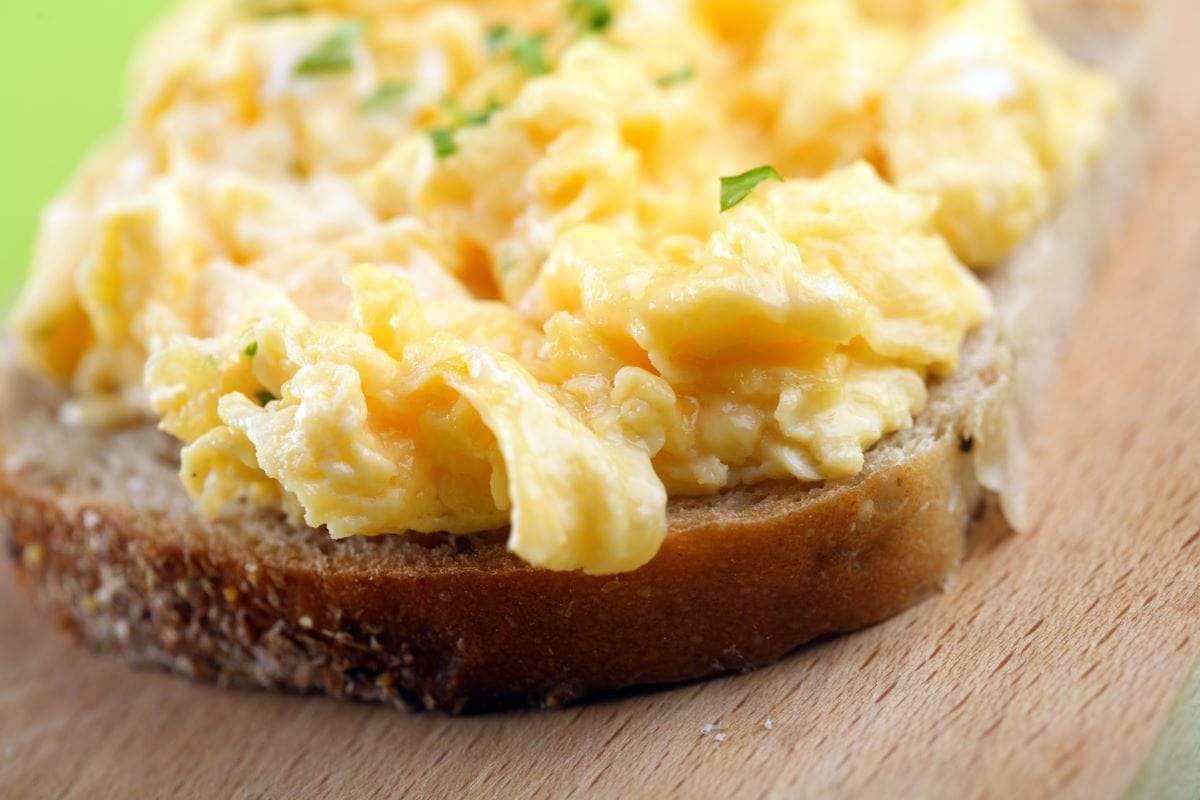Scrambled Eggs with ToastAsiorek
