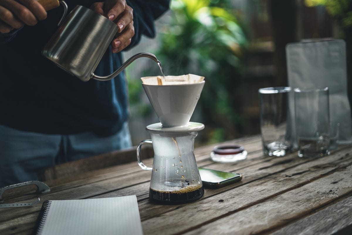 Slow pour coffeeRachenbuosa@gmail.com