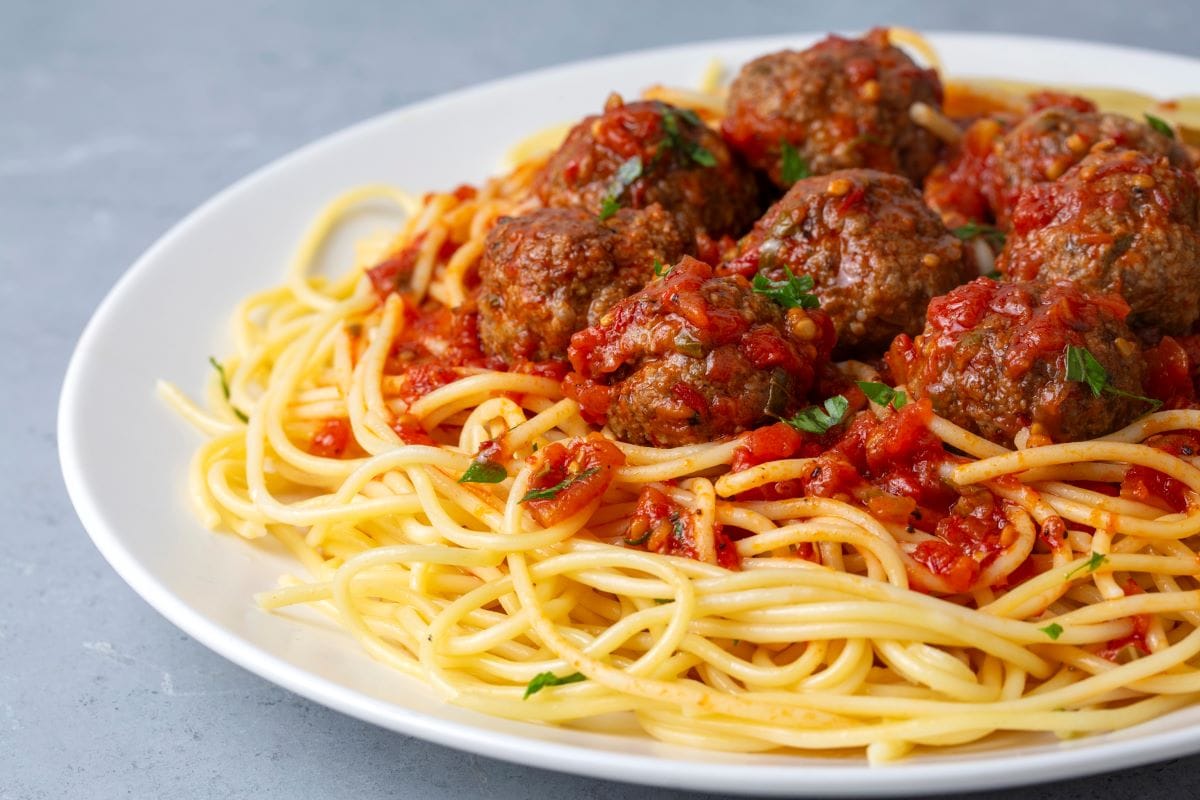 Spaghetti with MeatballsEsinDeinz