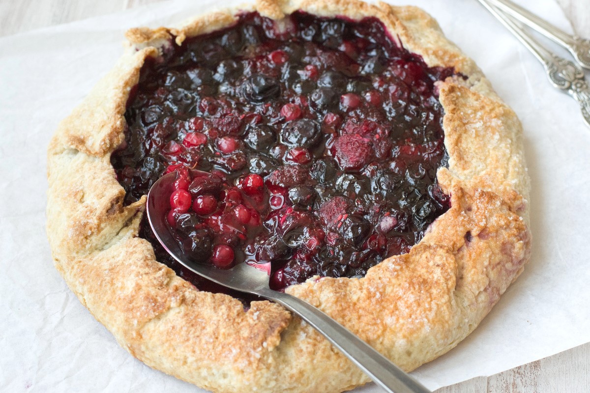Wide berry tart
