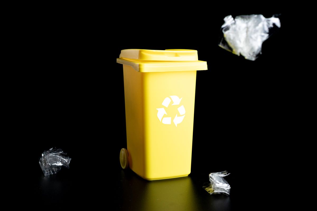 designer trash binsMvelishchuk