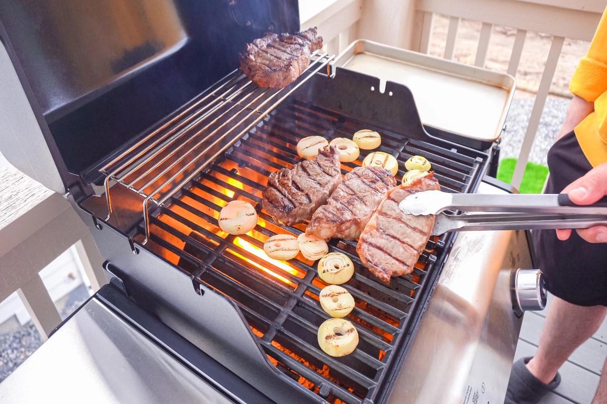 2 zone BBQ grill