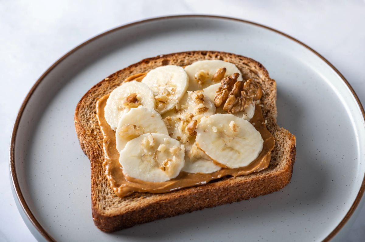 Banana on toast with nut butterMAnuta