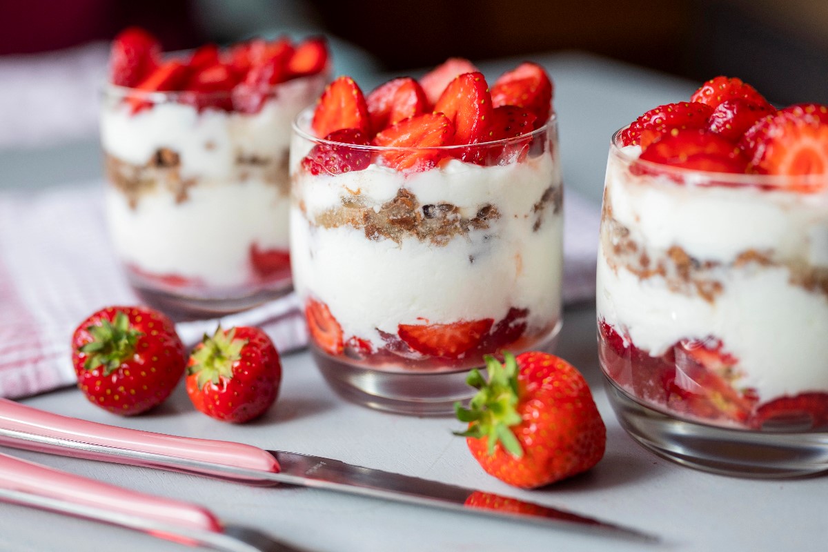 Berries and yoghurt